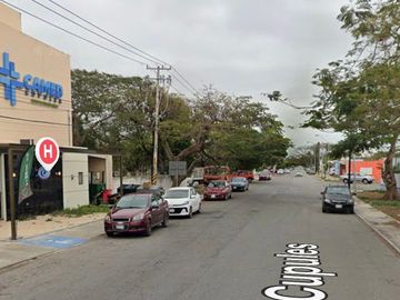 Terreno de 6,280 m2 con triple frente en Avenida Cupules