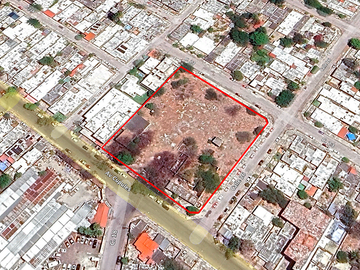 Terreno de 6,280 m2 con triple frente en Avenida Cupules