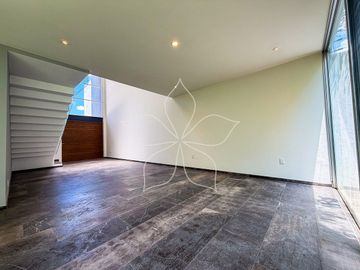 RESIDENCIA EN VENTA UBICADO EN MITICA, ZONA REAL, ZAPOPAN, JAL.