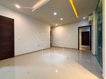 RESIDENCIA EN VENTA UBICADA EN ARBOLEDAS, TEPIC, NAYARIT.