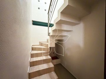 RESIDENCIA EN VENTA UBICADA EN ARBOLEDAS, TEPIC, NAYARIT.