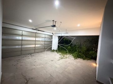 RESIDENCIA EN VENTA UBICADA EN ARBOLEDAS, TEPIC, NAYARIT.