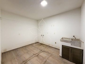 RESIDENCIA EN VENTA UBICADA EN ARBOLEDAS, TEPIC, NAYARIT.