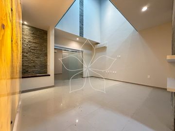 RESIDENCIA EN VENTA UBICADA EN ARBOLEDAS, TEPIC, NAYARIT.