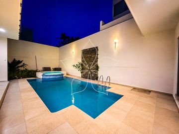 RESIDENCIA EN VENTA UBICADA EN ARBOLEDAS, TEPIC, NAYARIT.