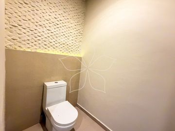 RESIDENCIA EN VENTA UBICADA EN ARBOLEDAS, TEPIC, NAYARIT.