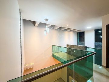 RESIDENCIA EN VENTA UBICADA EN ARBOLEDAS, TEPIC, NAYARIT.