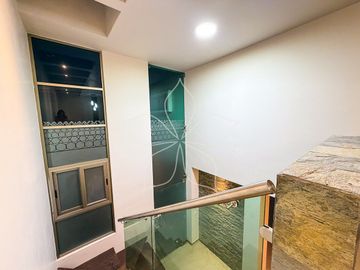 RESIDENCIA EN VENTA UBICADA EN ARBOLEDAS, TEPIC, NAYARIT.