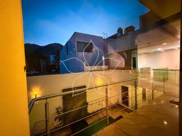 RESIDENCIA EN VENTA UBICADA EN ARBOLEDAS, TEPIC, NAYARIT.