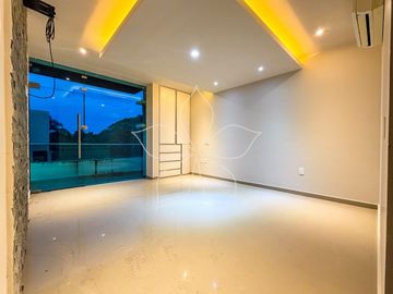RESIDENCIA EN VENTA UBICADA EN ARBOLEDAS, TEPIC, NAYARIT.