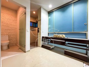 RESIDENCIA EN VENTA UBICADA EN ARBOLEDAS, TEPIC, NAYARIT.