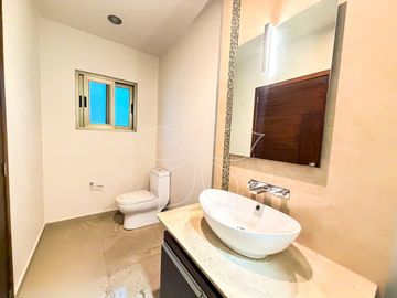 RESIDENCIA EN VENTA UBICADA EN ARBOLEDAS, TEPIC, NAYARIT.