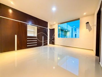 RESIDENCIA EN VENTA UBICADA EN ARBOLEDAS, TEPIC, NAYARIT.