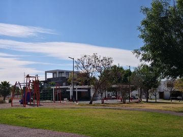 Excelente casa en venta con cuarto de servicio en Lomas de Juriquilla Queretaro