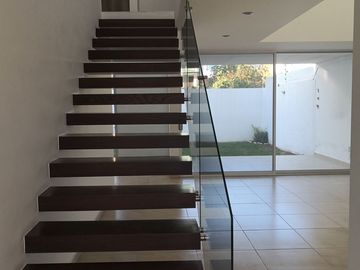 Excelente casa en venta con cuarto de servicio en Lomas de Juriquilla Queretaro