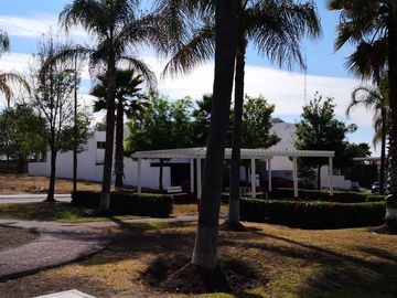 Excelente casa en venta con cuarto de servicio en Lomas de Juriquilla Queretaro