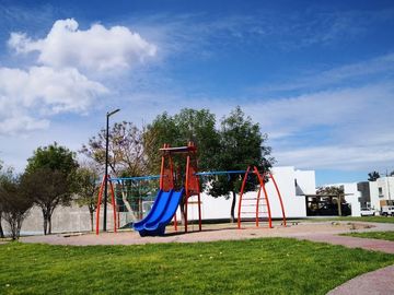 Excelente casa en venta con cuarto de servicio en Lomas de Juriquilla Queretaro