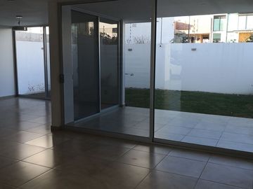 Excelente casa en venta con cuarto de servicio en Lomas de Juriquilla Queretaro
