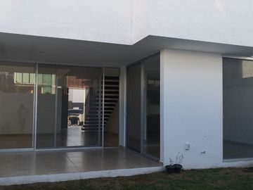 Excelente casa en venta con cuarto de servicio en Lomas de Juriquilla Queretaro