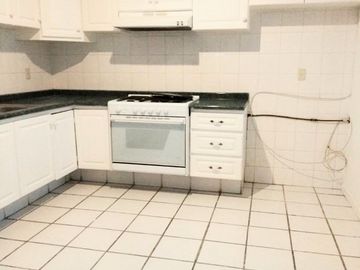 RESIDENCIA EN RENTA EN JARDINES DEL COUNTRY GUADALAJARA EXCELENTE UBICACION