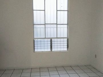 RESIDENCIA EN RENTA EN JARDINES DEL COUNTRY GUADALAJARA EXCELENTE UBICACION