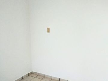 RESIDENCIA EN RENTA EN JARDINES DEL COUNTRY GUADALAJARA EXCELENTE UBICACION