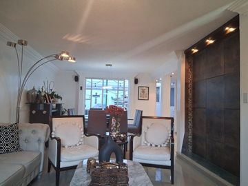 Casa Remodelada en Venta en Boulevares, Naucalpan | Excelentes Acabados y Seguri