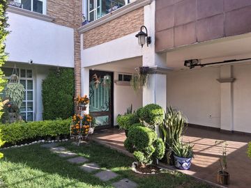 Casa Remodelada en Venta en Boulevares, Naucalpan | Excelentes Acabados y Seguri