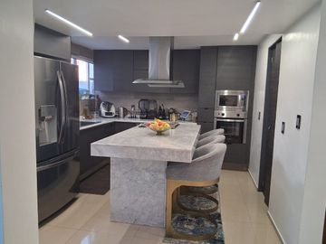 Casa Remodelada en Venta en Boulevares, Naucalpan | Excelentes Acabados y Seguri