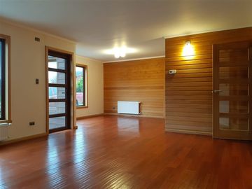 Casa en Arriendo en Calle Centenario, Puerto Varas
