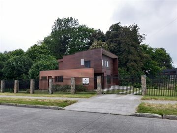 Casa en Arriendo en Calle Centenario, Puerto Varas