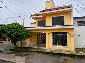 Casa en Venta en Las Aves, Tepic | Cerca de la UAN y Plaza Fórum.