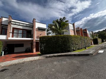 Casa campestre unidad cerrada en el Retiro.