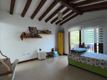 Casa campestre unidad cerrada en el Retiro.