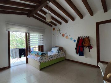 Casa campestre unidad cerrada en el Retiro.