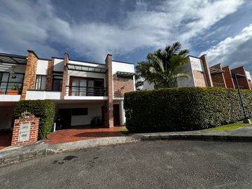 Casa campestre unidad cerrada en el Retiro.