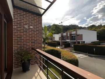Casa campestre unidad cerrada en el Retiro.