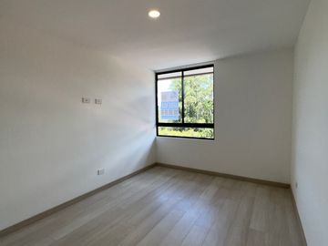 Apartamento con vista, unidad cerrada, el Retiro.