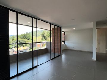Apartamento con vista, unidad cerrada, el Retiro.