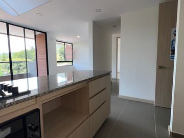 Apartamento con vista, unidad cerrada, el Retiro.
