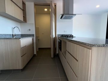 Apartamento con vista, unidad cerrada, el Retiro.