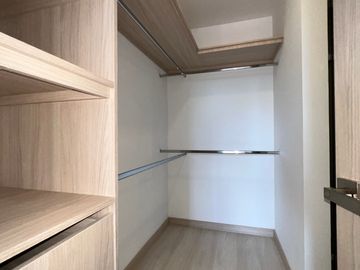Apartamento con vista, unidad cerrada, el Retiro.
