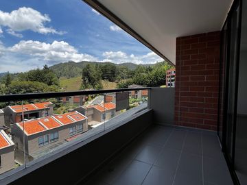 Apartamento con vista, unidad cerrada, el Retiro.