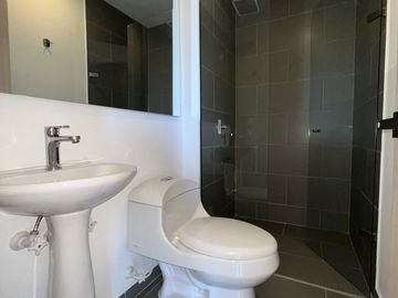 Apartamento con vista, unidad cerrada, el Retiro.