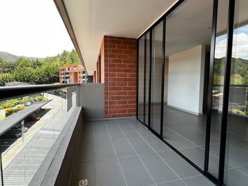 Apartamento con vista, unidad cerrada, el Retiro.