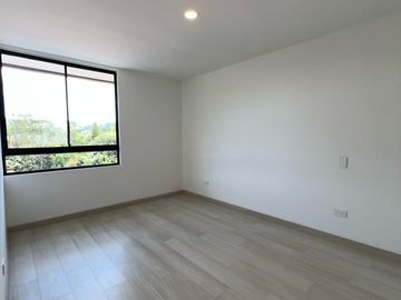 Apartamento con vista, unidad cerrada, el Retiro.