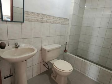¡Oportunidad De Inversión! Propiedad De 4 Niveles Con Gran Potencial Comercial En Lima Norte