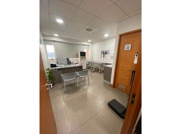 SE VENDE OFICINA CONSULTA MEDICA