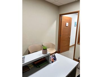 SE VENDE OFICINA CONSULTA MEDICA
