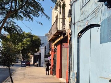 Local Comercial en Irarrázaval, junto a Metro